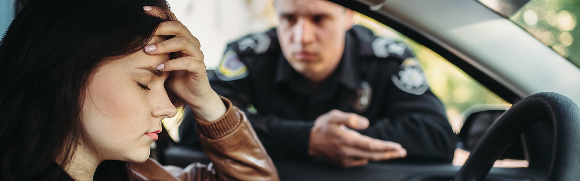 Police man talking with a woman in a car